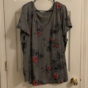 Torrid Size 4 Gray Floral Classic Fit tee